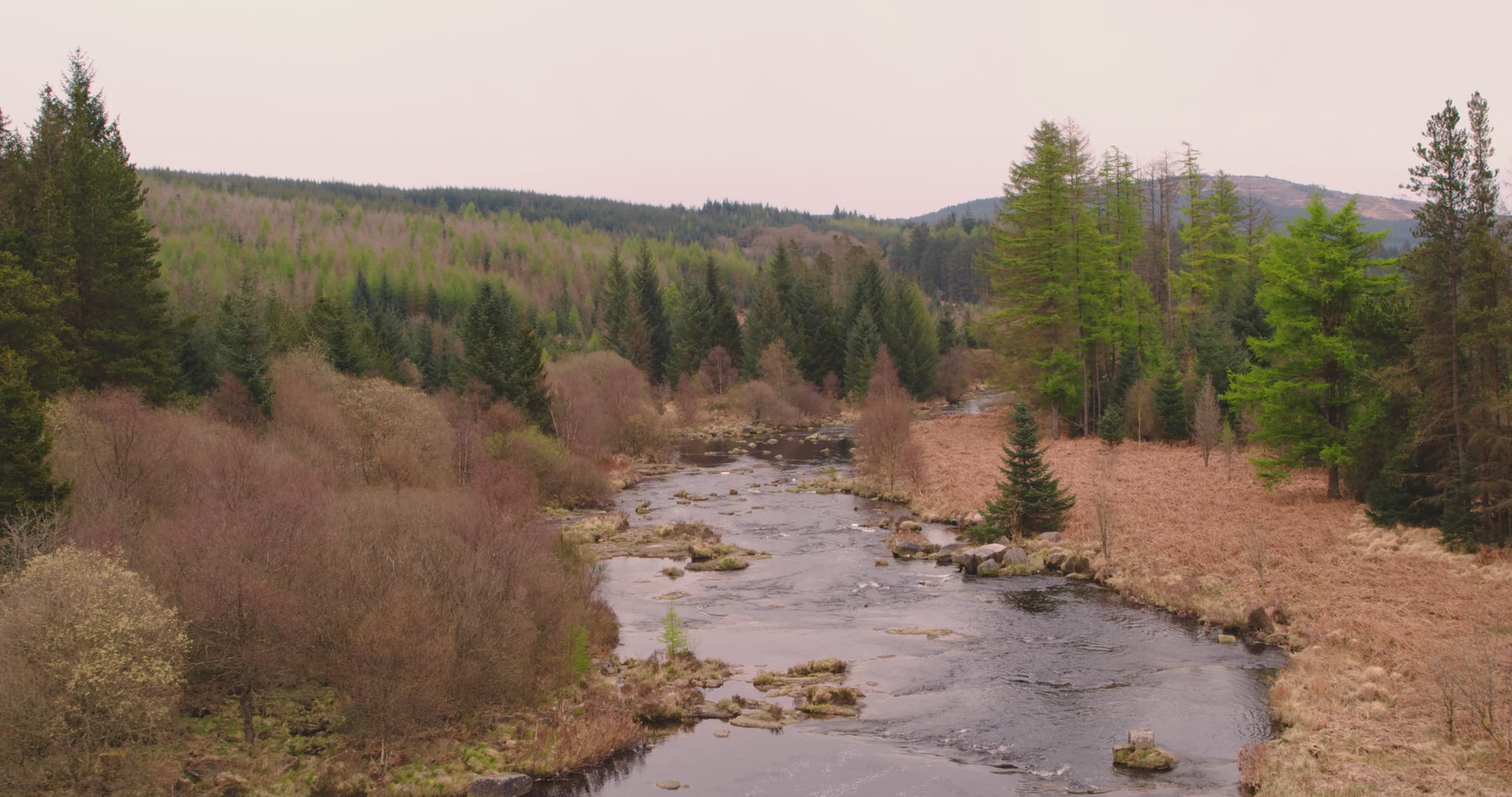 Promotional video of Sam Heughan and The Sassenach spirits walking through scotland